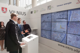 Citizens in Vilnius using the new energy map.