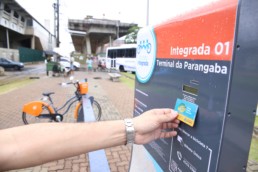 Man using Fortaleza's bike sharing program.