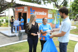 Men and women recycling in Fortaleza.