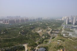 In less than a year, the city of Wuhan has transformed over 50 ha of a closed landfill into a garden for city residents to enjoy, improving life in the city and solving pollution challenges.